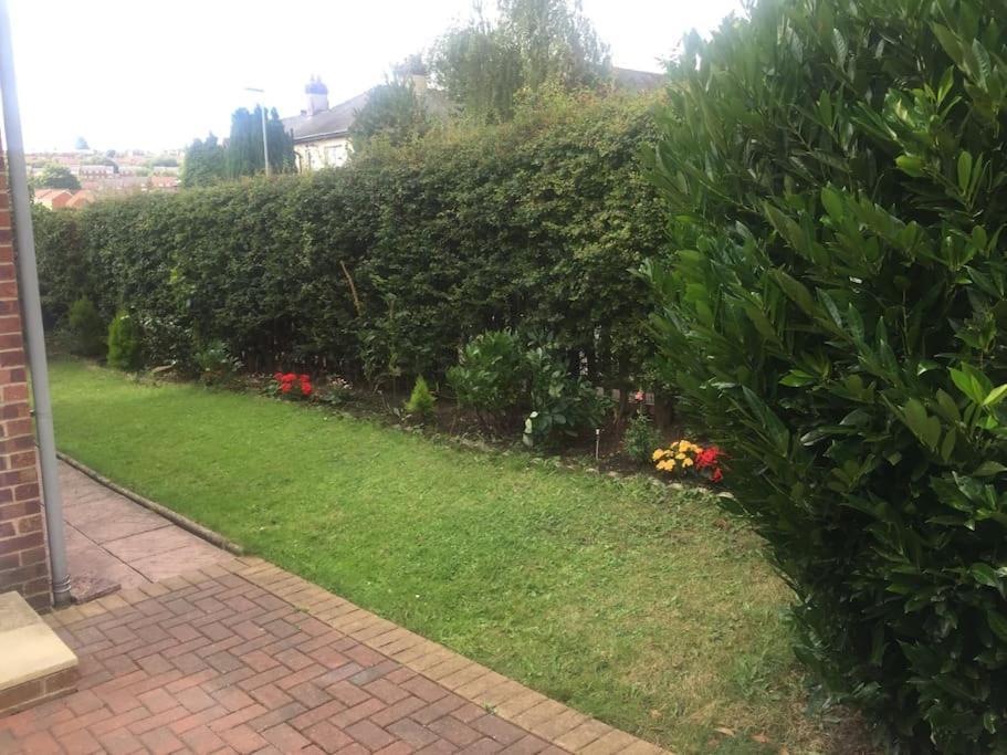 Princess 3 Bedroom House + Offstreet Parking +Wifi Leeds  Exterior foto