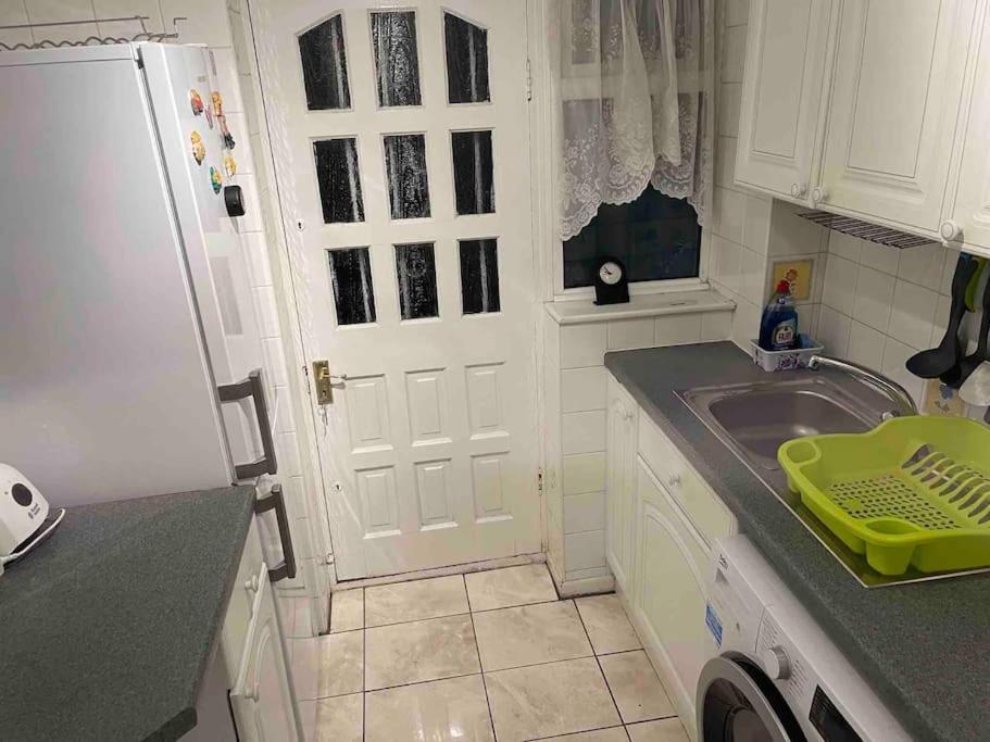 Princess 3 Bedroom House + Offstreet Parking +Wifi Leeds  Exterior foto